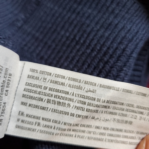 Abercrombie and Fitch men's sweater size Large. - Picture 10 of 10